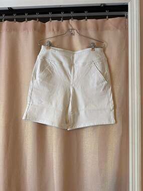 Belle by Kim Gravel Flexible High Rise Pull-On Shorts White Size 10